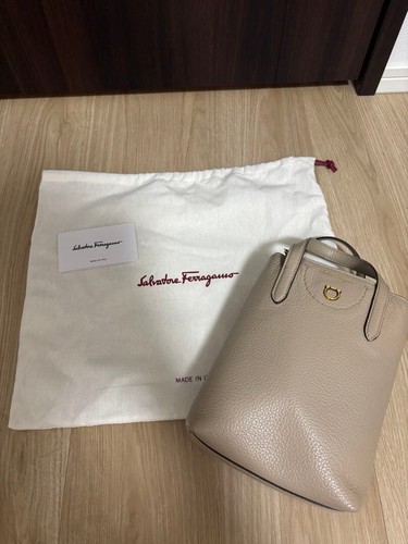 Salvatore ferragamo top handle - top,